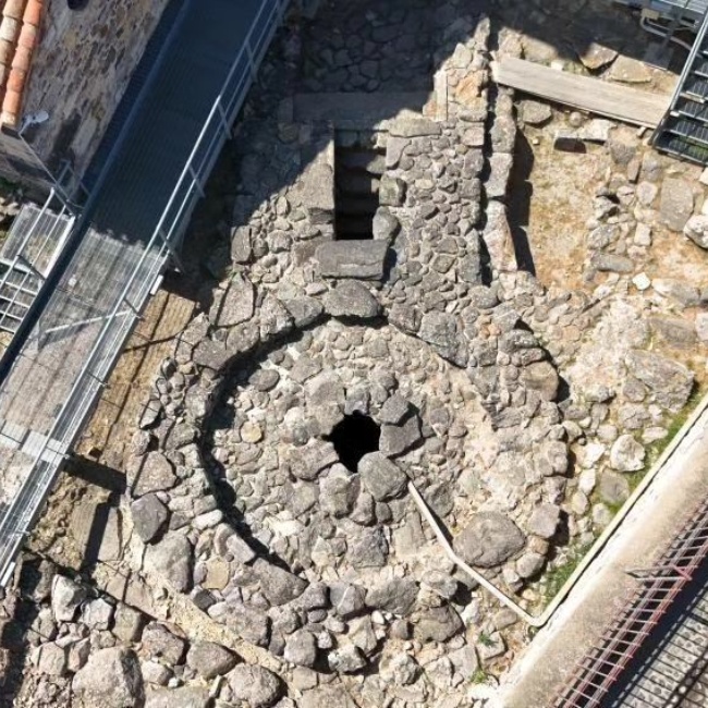 Area di Sant'Anastasia, veduta dall'alto del pozzo